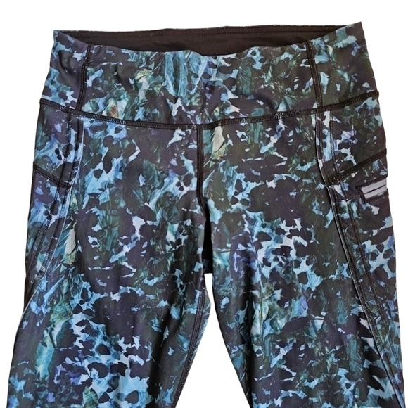 Lululemon Run: Top Speed Crop Leggings Full-On Luxtreme - Size 6 - Floral Blue - Picture 5 of 11